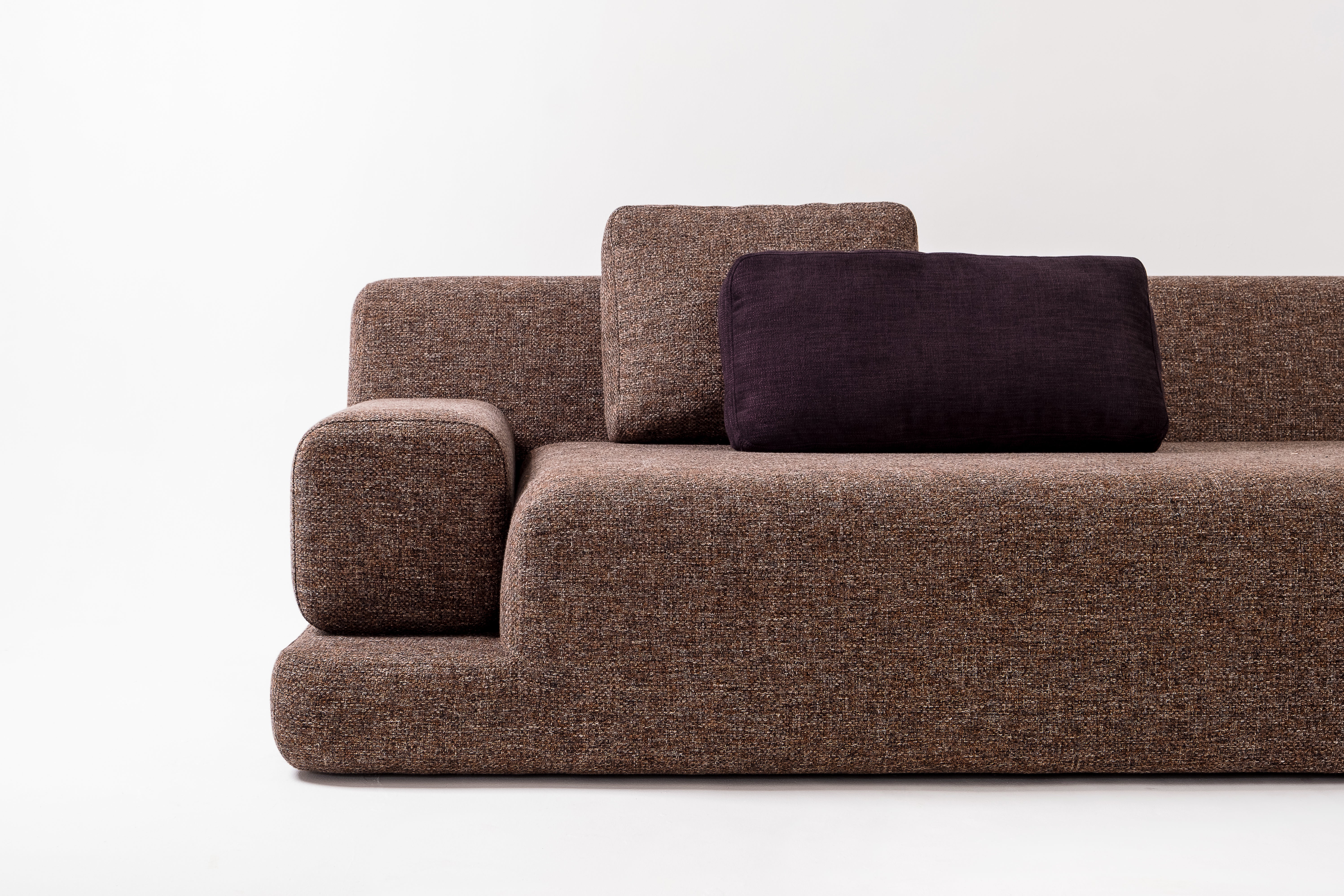 SNOWY Sofa – Low Lines, Deep Comfort